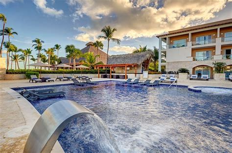 Royalton punta cana reviews 2023 7 miles, which mainly caters to tourists and resort workers and can be reached in around 15 minutes of walking from the main entrance of Chic by